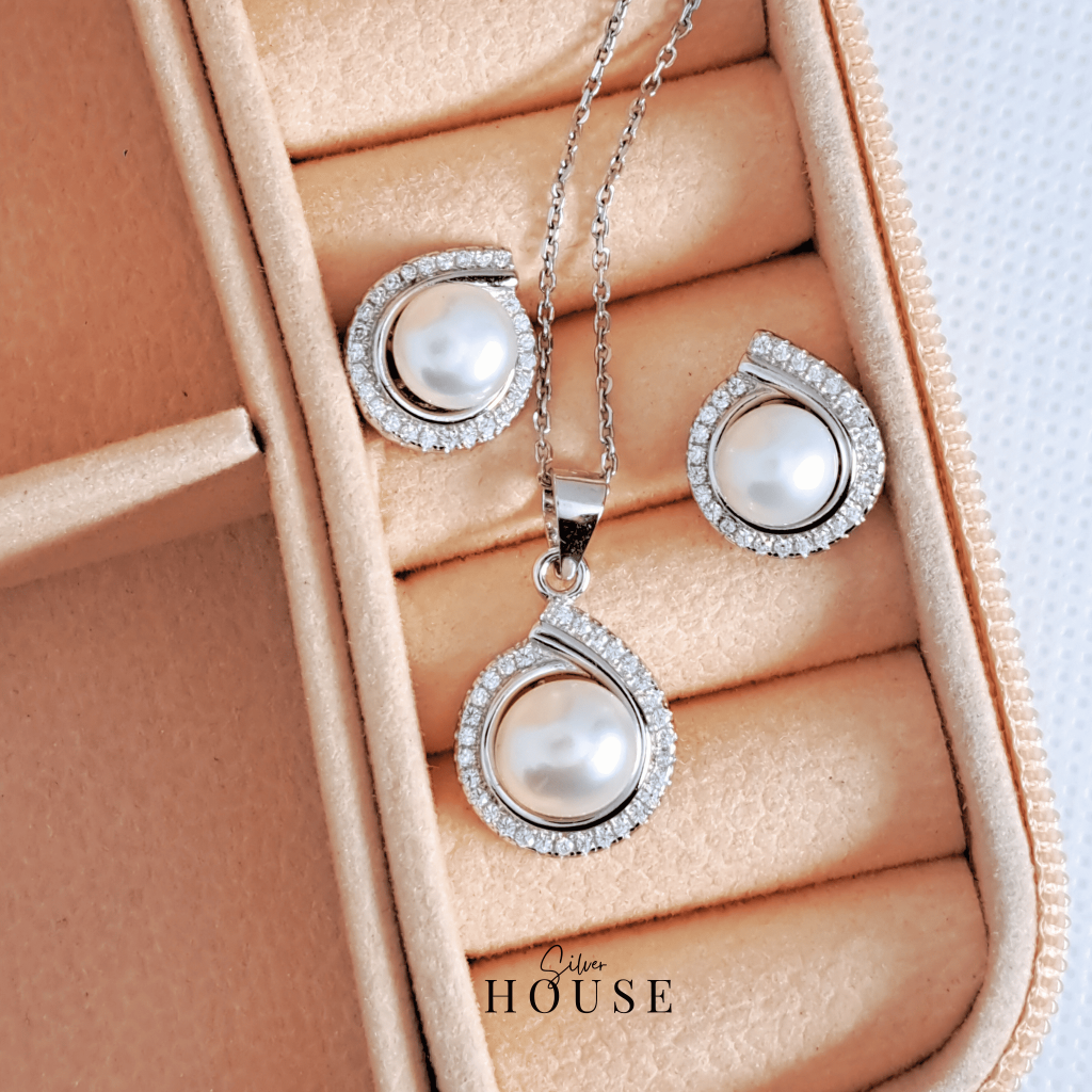 Silver Pearl Pendant Set