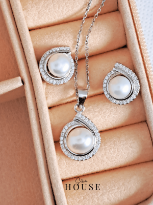Silver Pearl Pendant Set