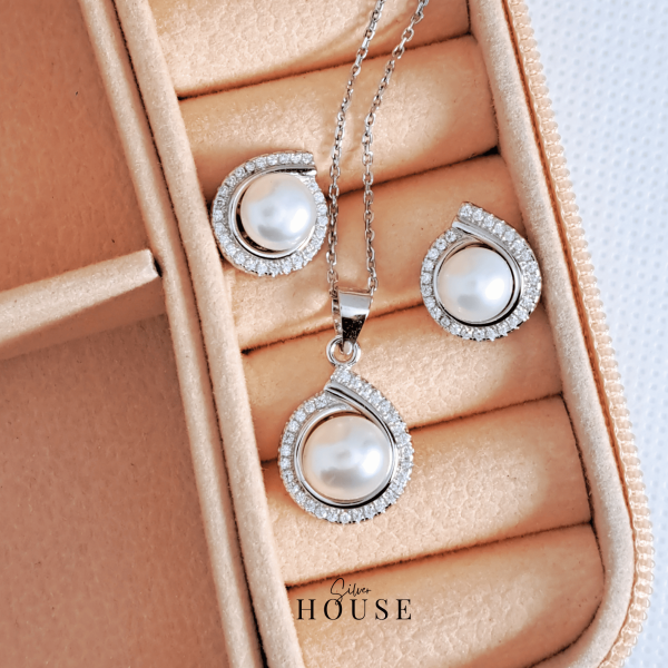 Silver Pearl Pendant Set