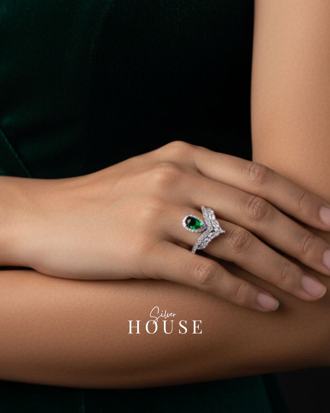 925 Silver V Ring with Emerald Green stone
